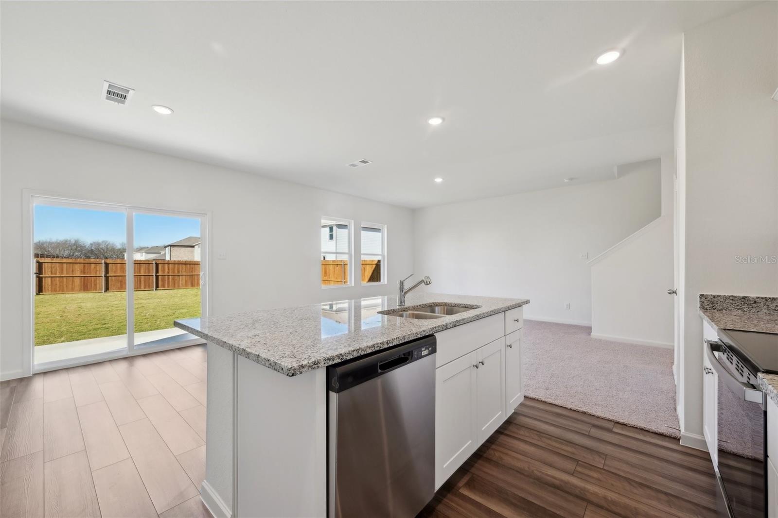 10526 CURVING CREEK — photo 37