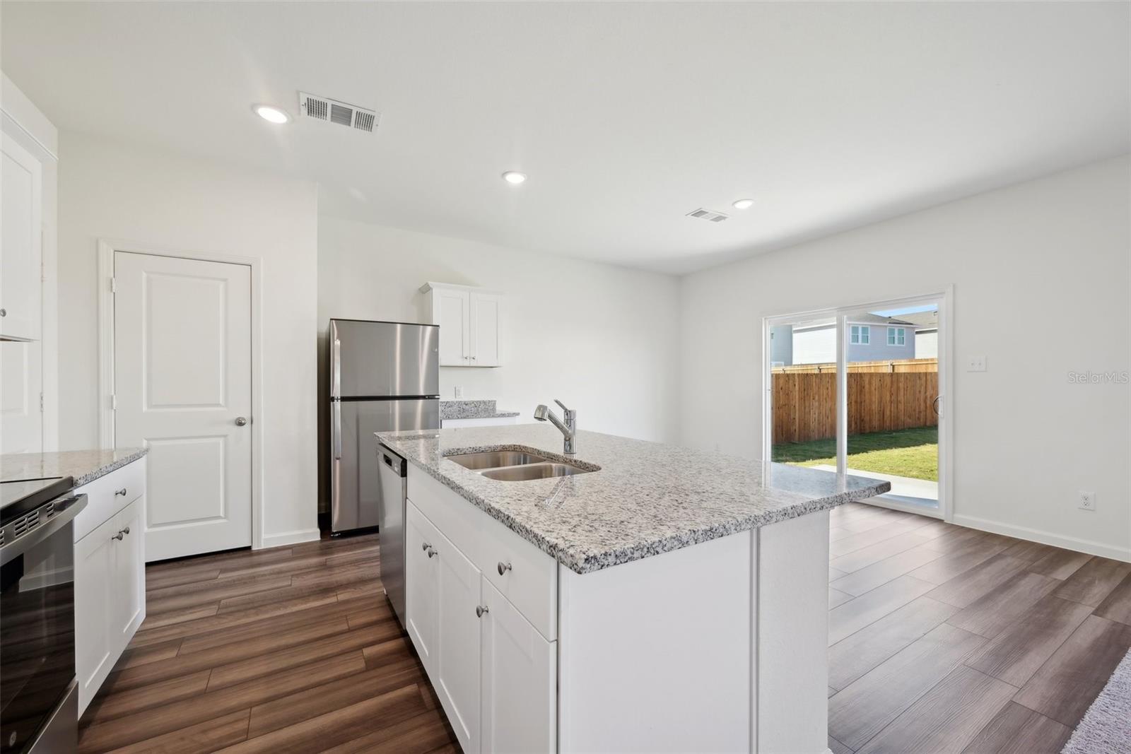 10526 CURVING CREEK — photo 39