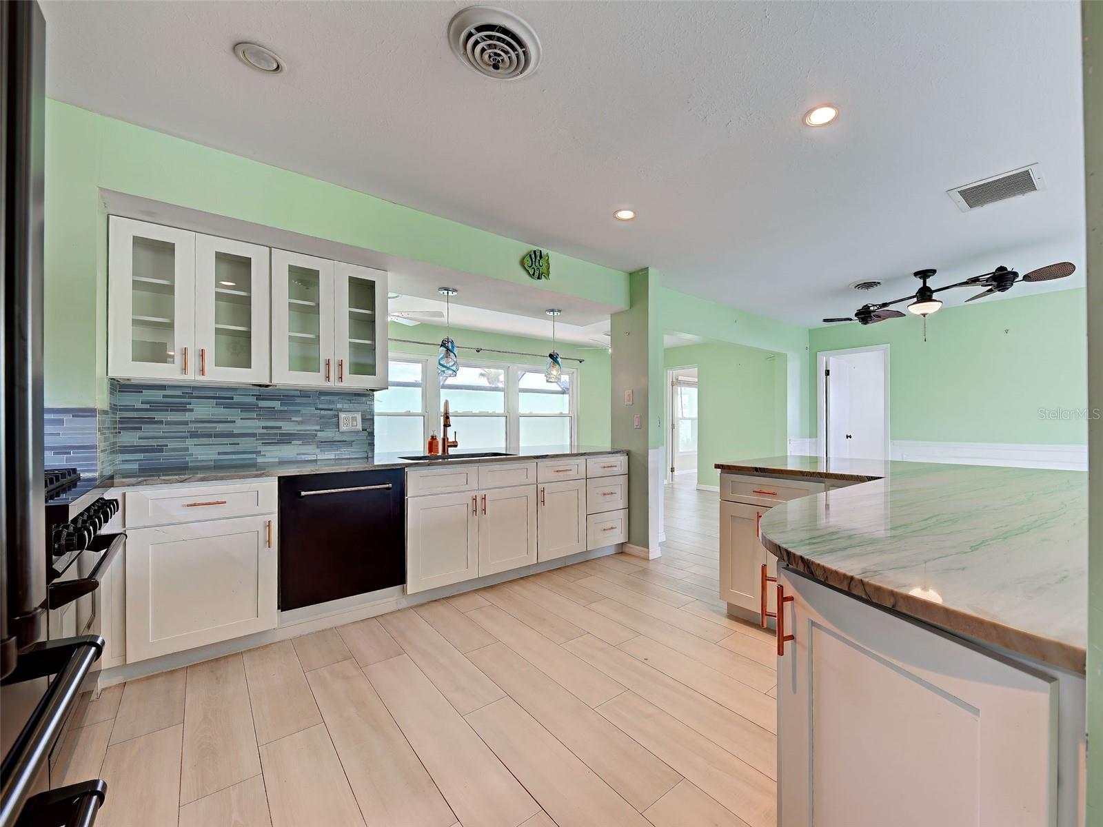 612 GLEN OAK RD — photo 18