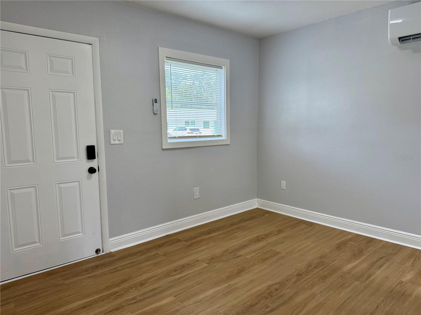 301 80TH AVE NE — photo 3