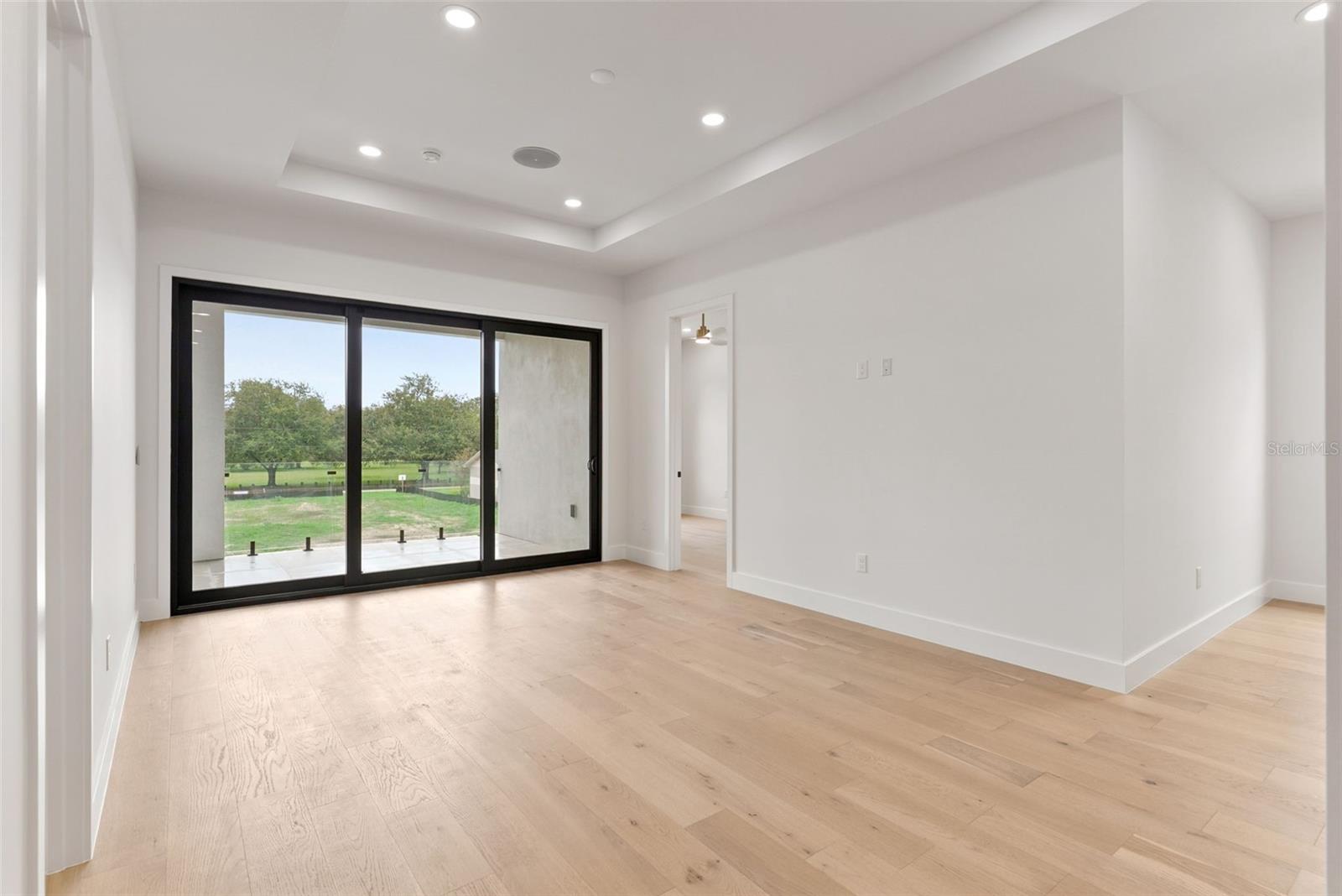1007 W BRADDOCK ST — photo 34