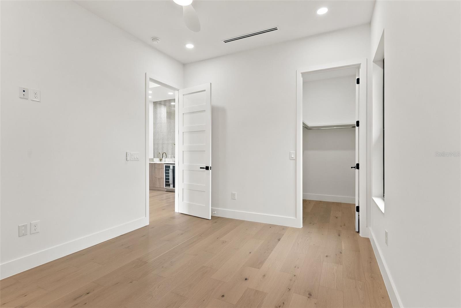 1007 W BRADDOCK ST — photo 43