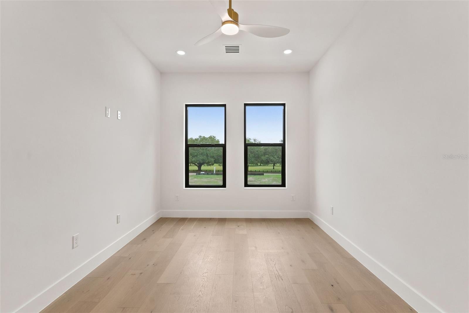 1007 W BRADDOCK ST — photo 37