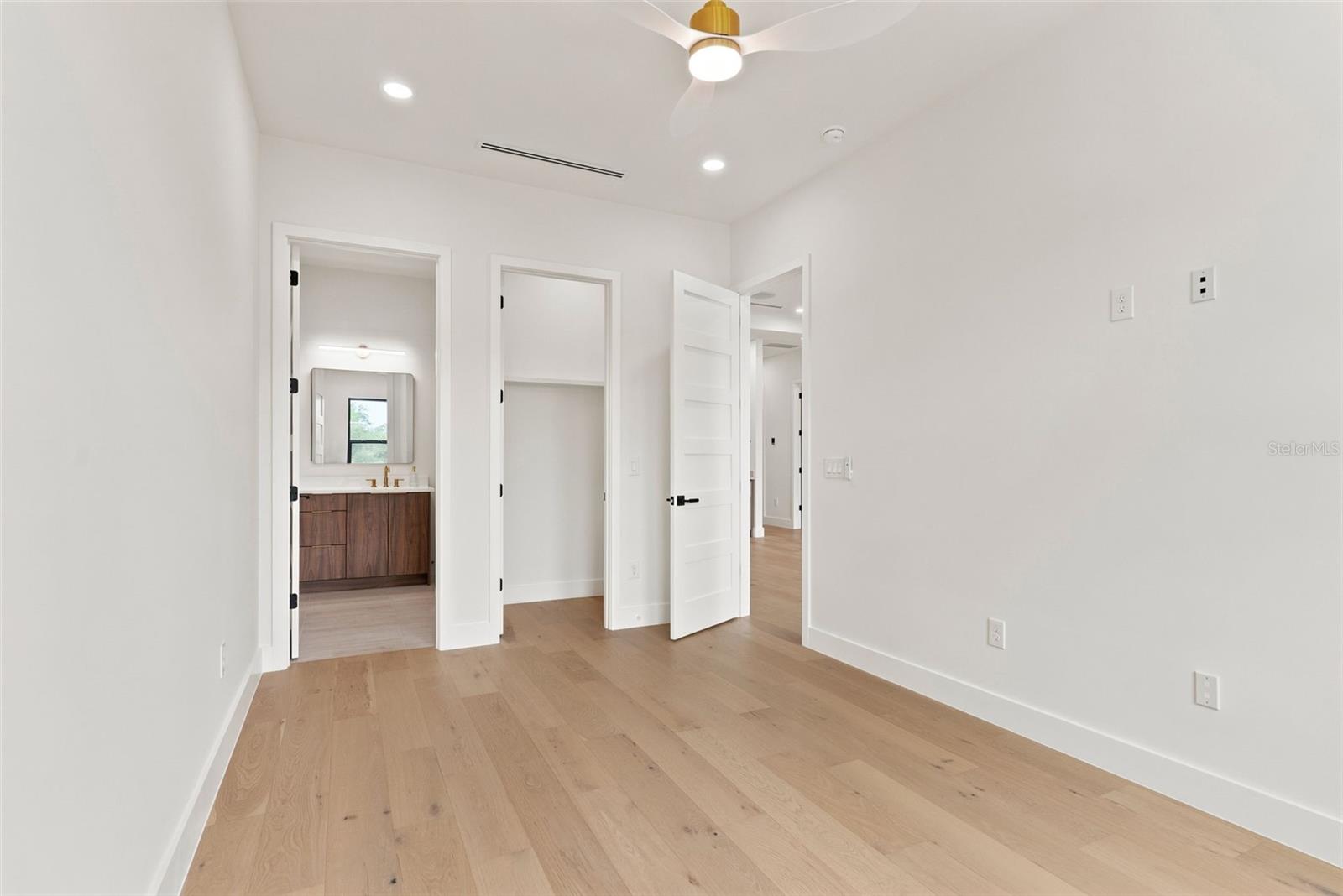 1007 W BRADDOCK ST — photo 38