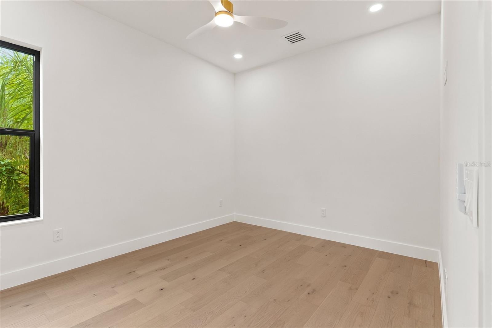 1007 W BRADDOCK ST — photo 44