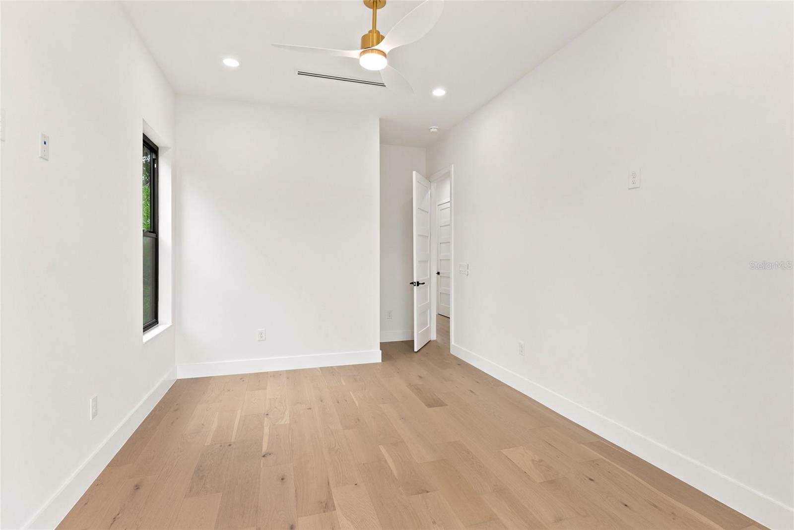 1007 W BRADDOCK ST — photo 42