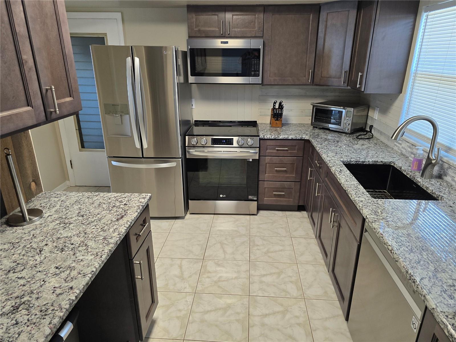 13754 TRINIDAD DR — photo 3