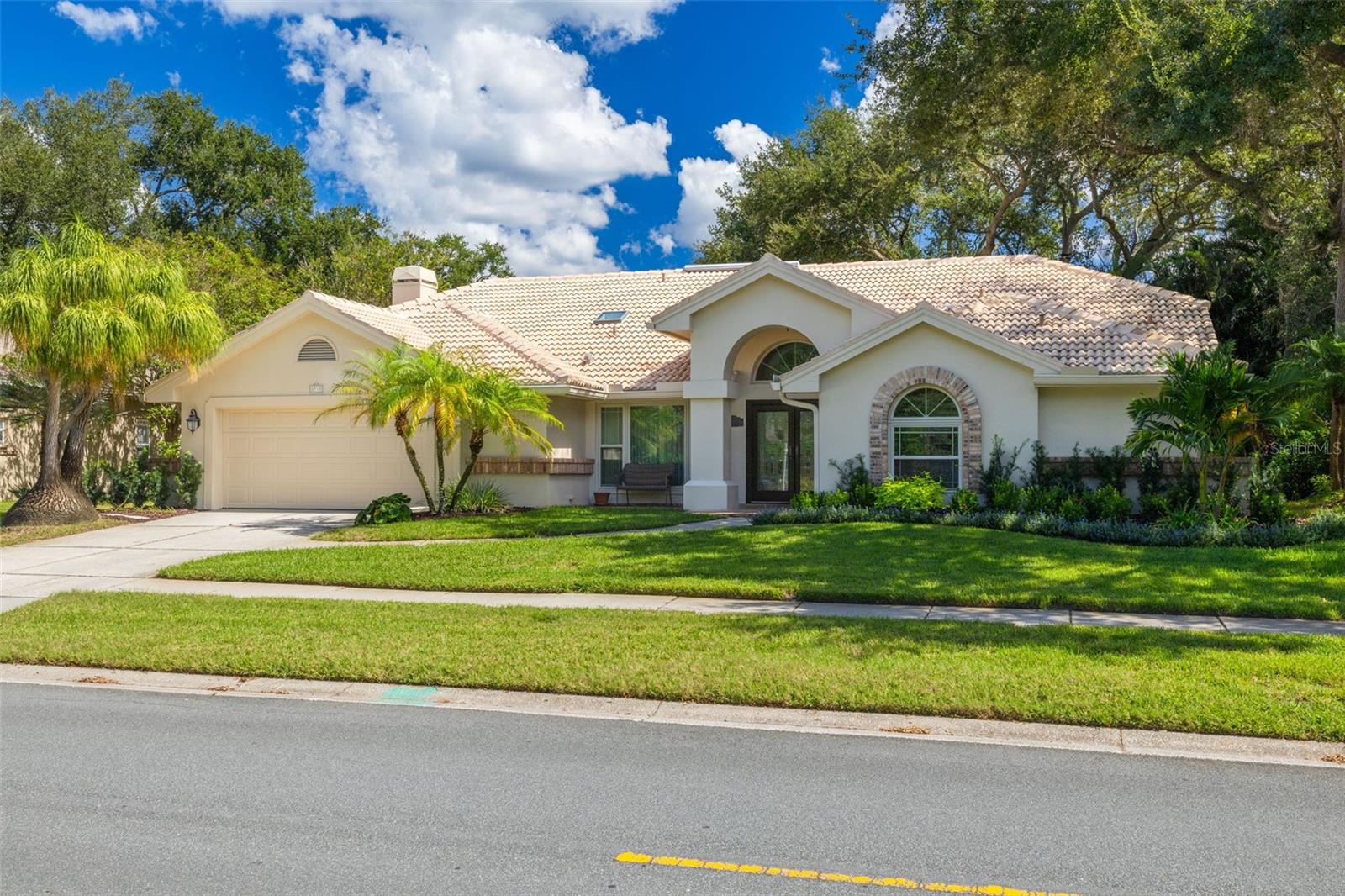 2715 COUNTRY WOODS LN — photo 2