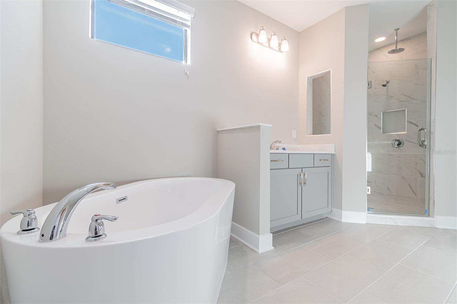 502 N BEVERLY AVE — photo 5
