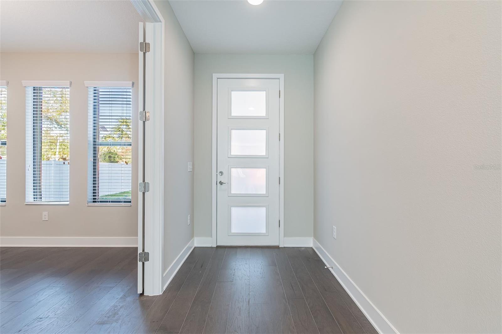 502 N BEVERLY AVE — photo 8