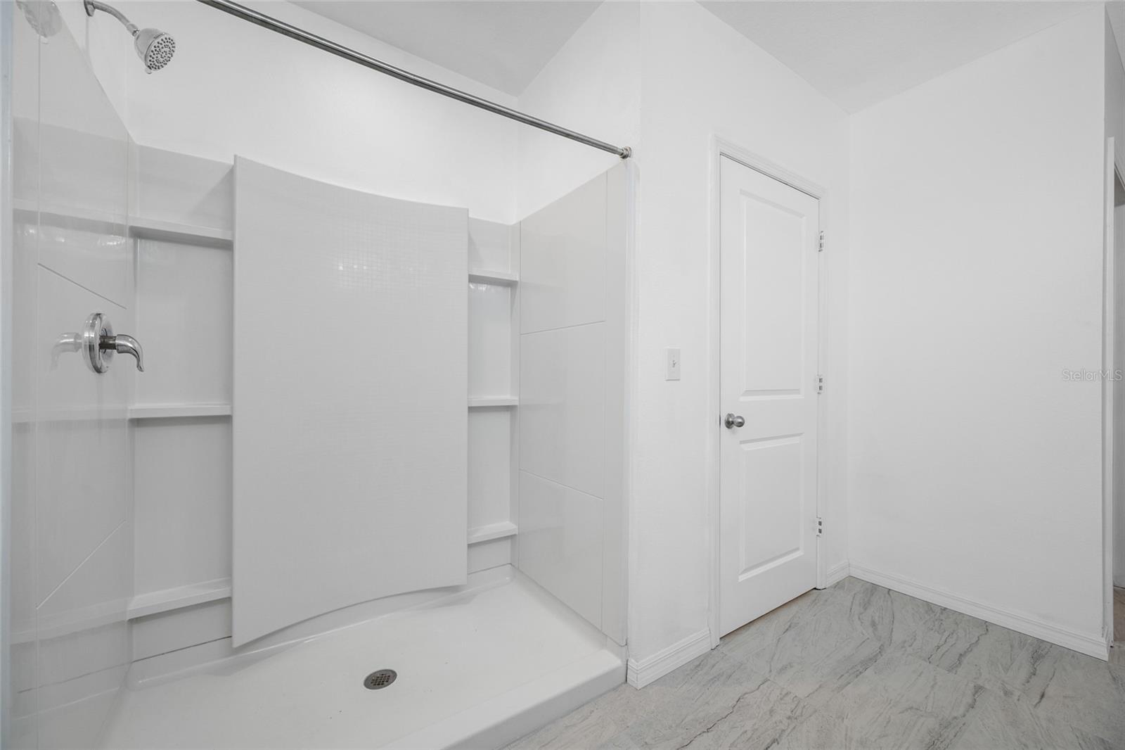 605 BLUE POINT DR — photo 24