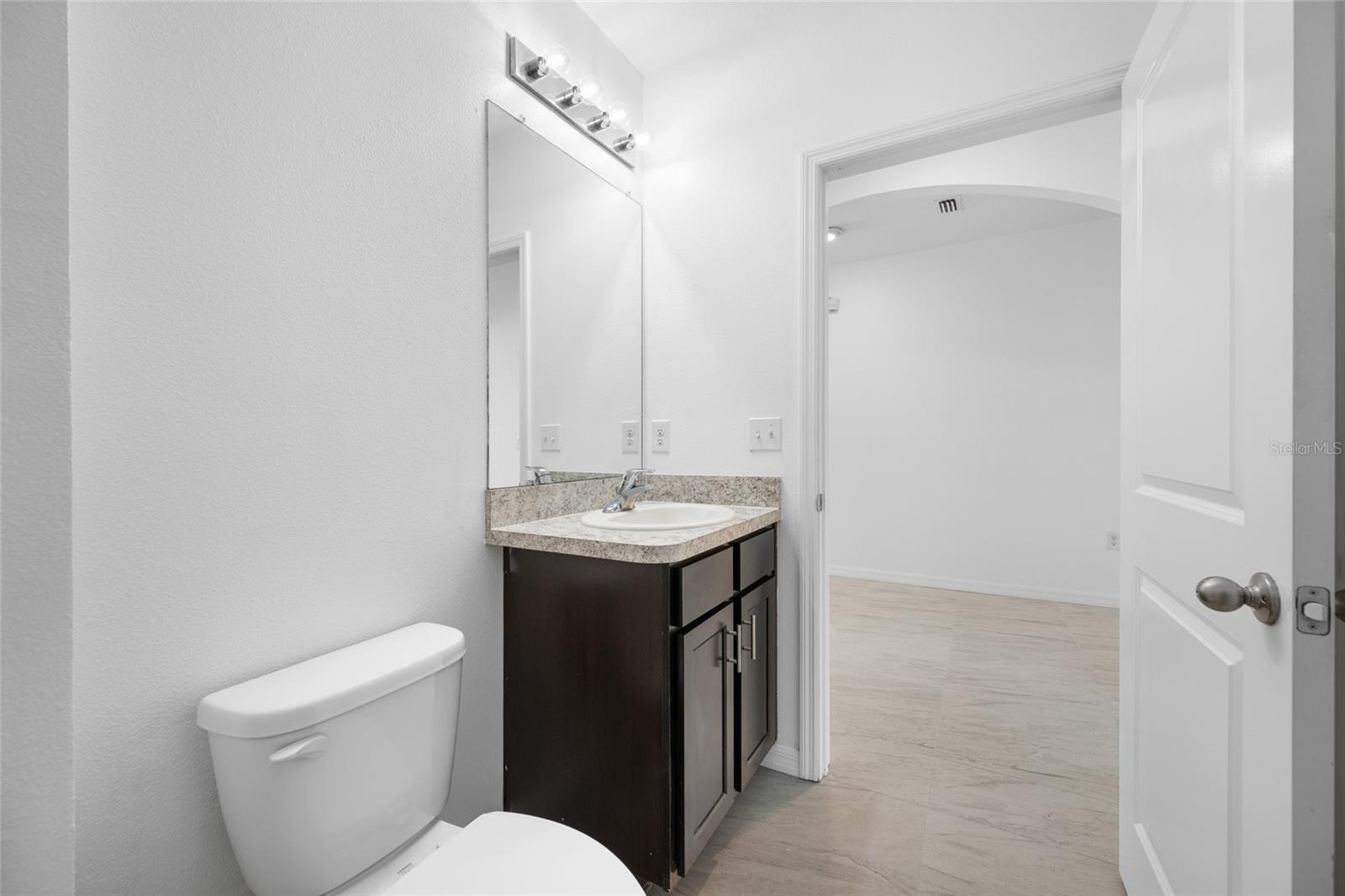 605 BLUE POINT DR — photo 35
