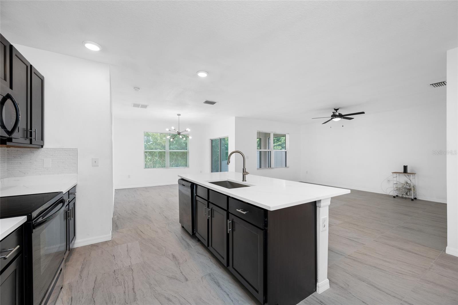 605 BLUE POINT DR — photo 11