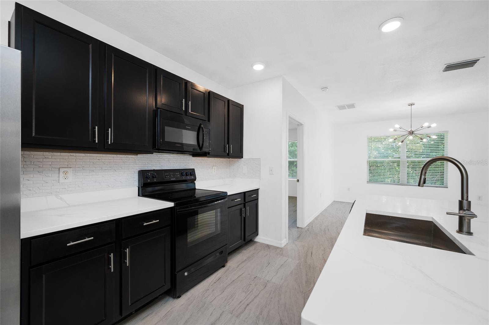 605 BLUE POINT DR — photo 9
