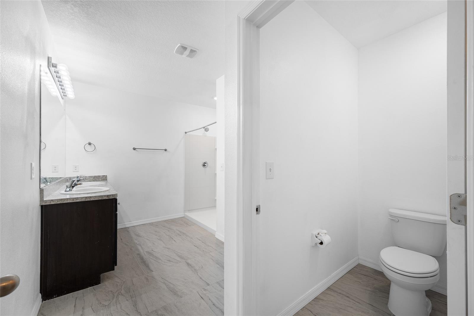 605 BLUE POINT DR — photo 22
