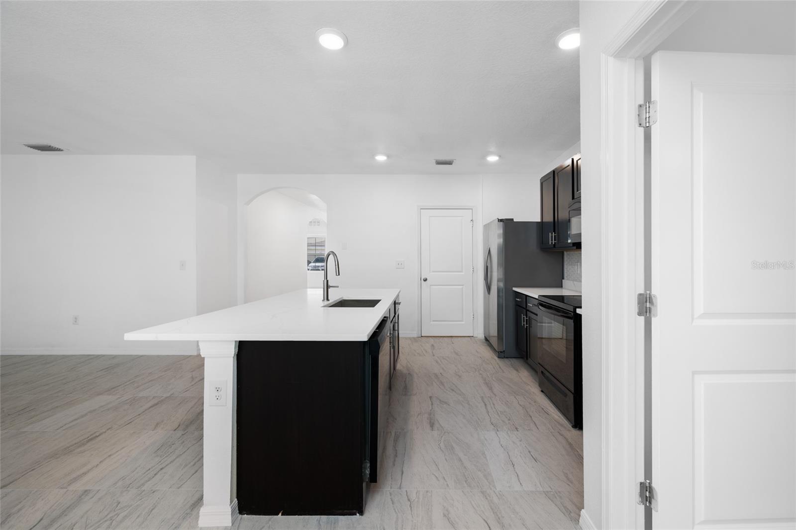 605 BLUE POINT DR — photo 10