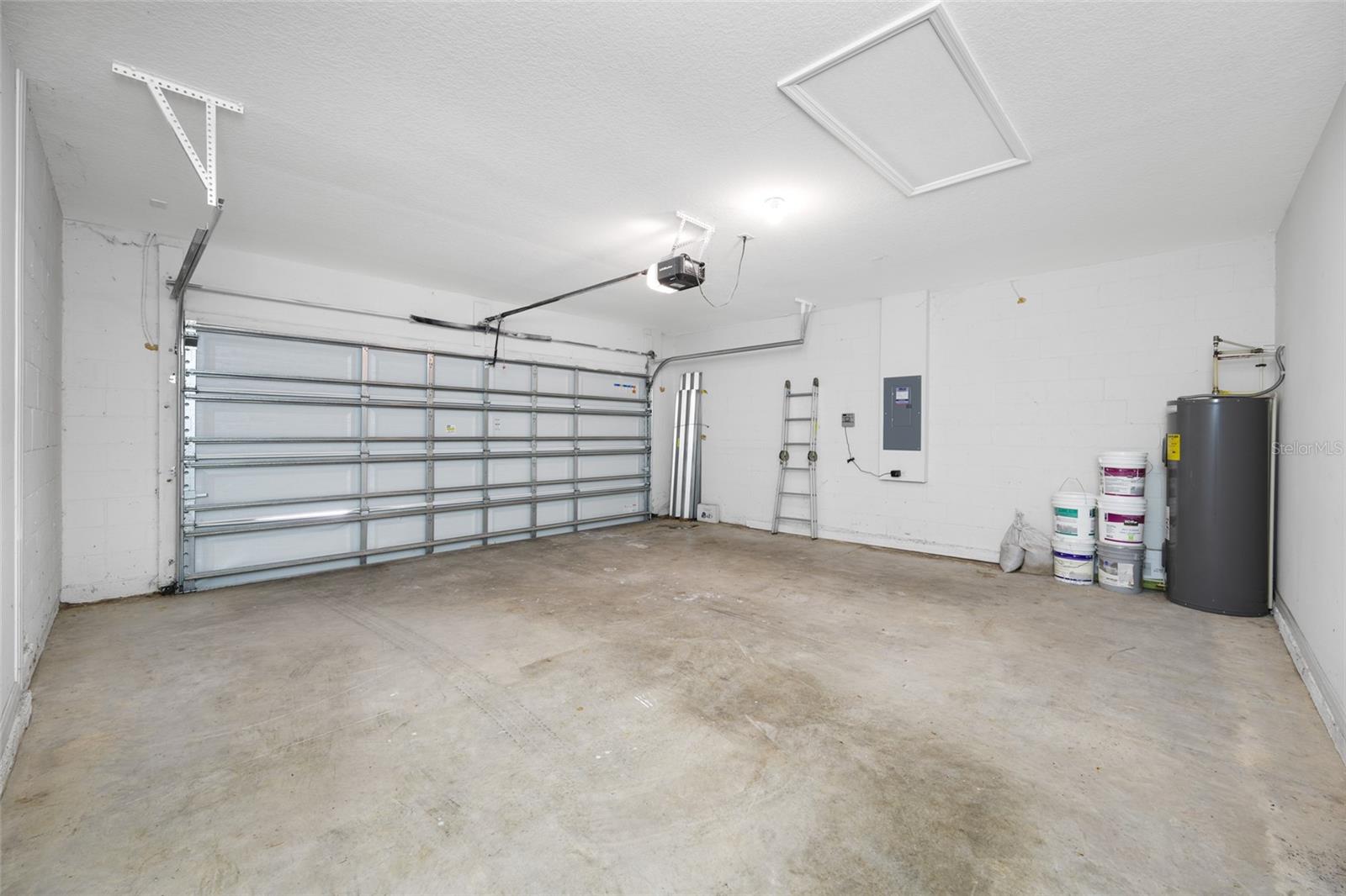 605 BLUE POINT DR — photo 38