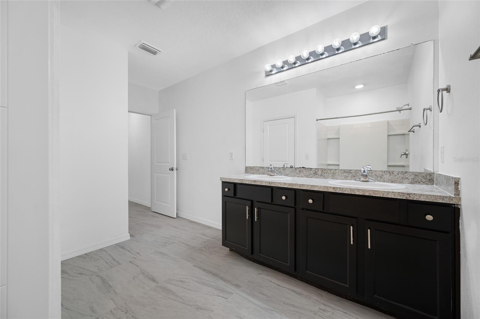 605 BLUE POINT DR — photo 23