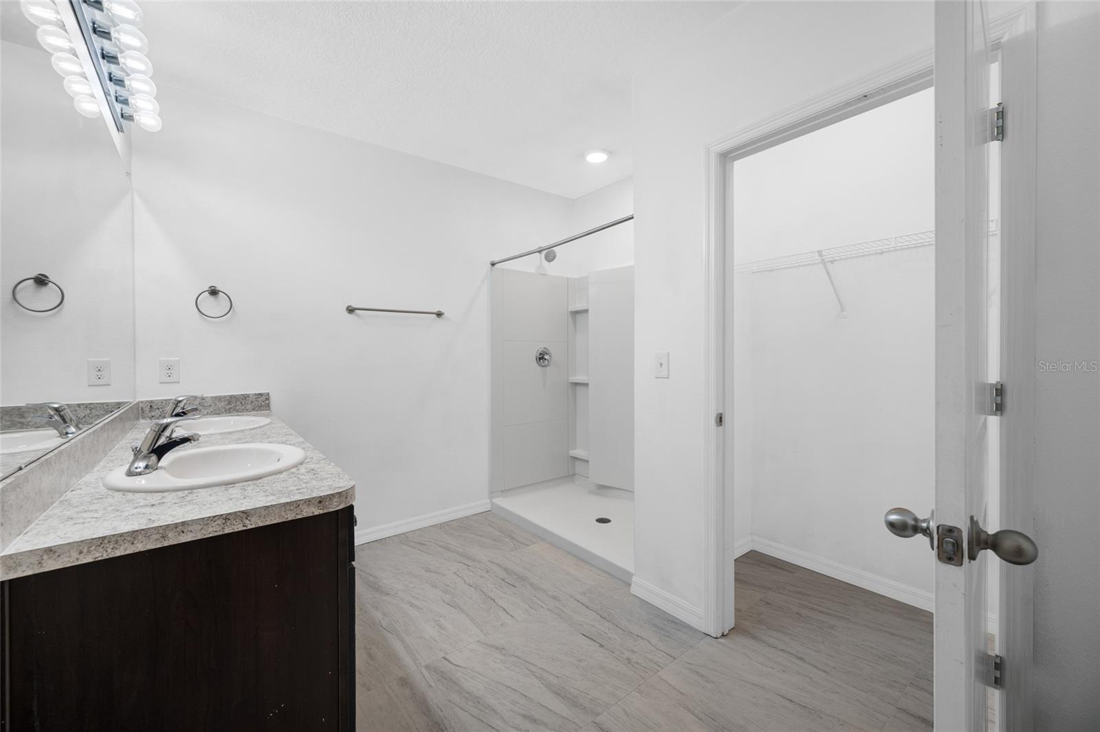 605 BLUE POINT DR — photo 21