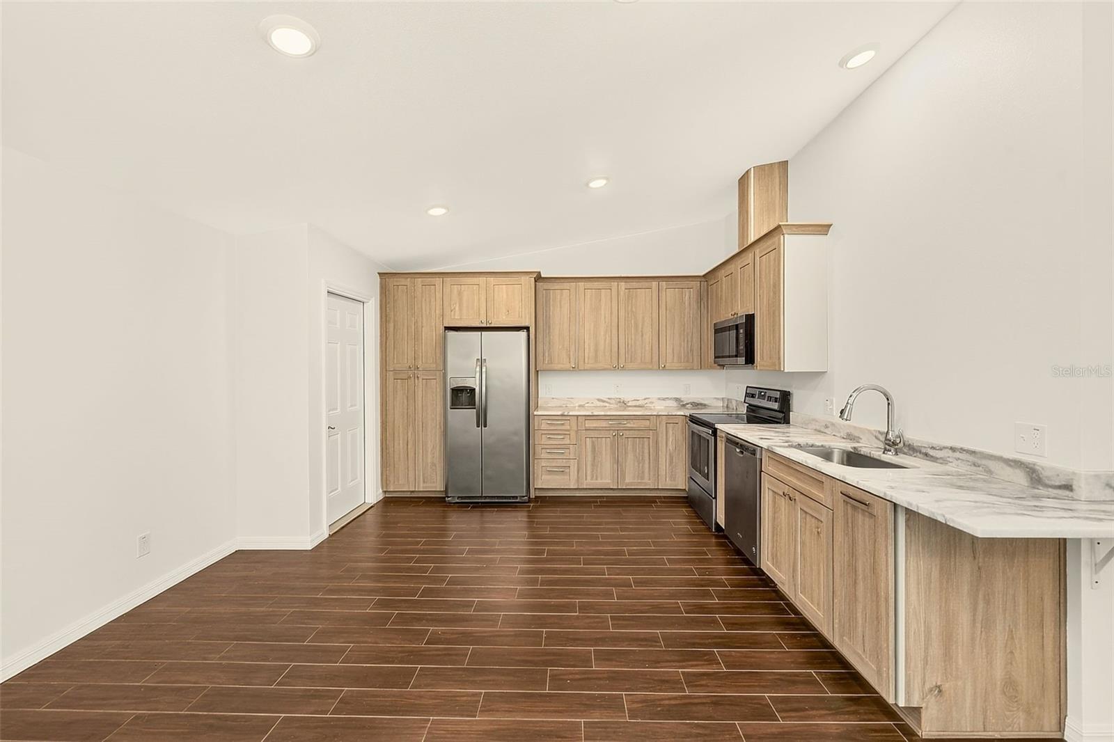 14330 CHANNEL DR — photo 10