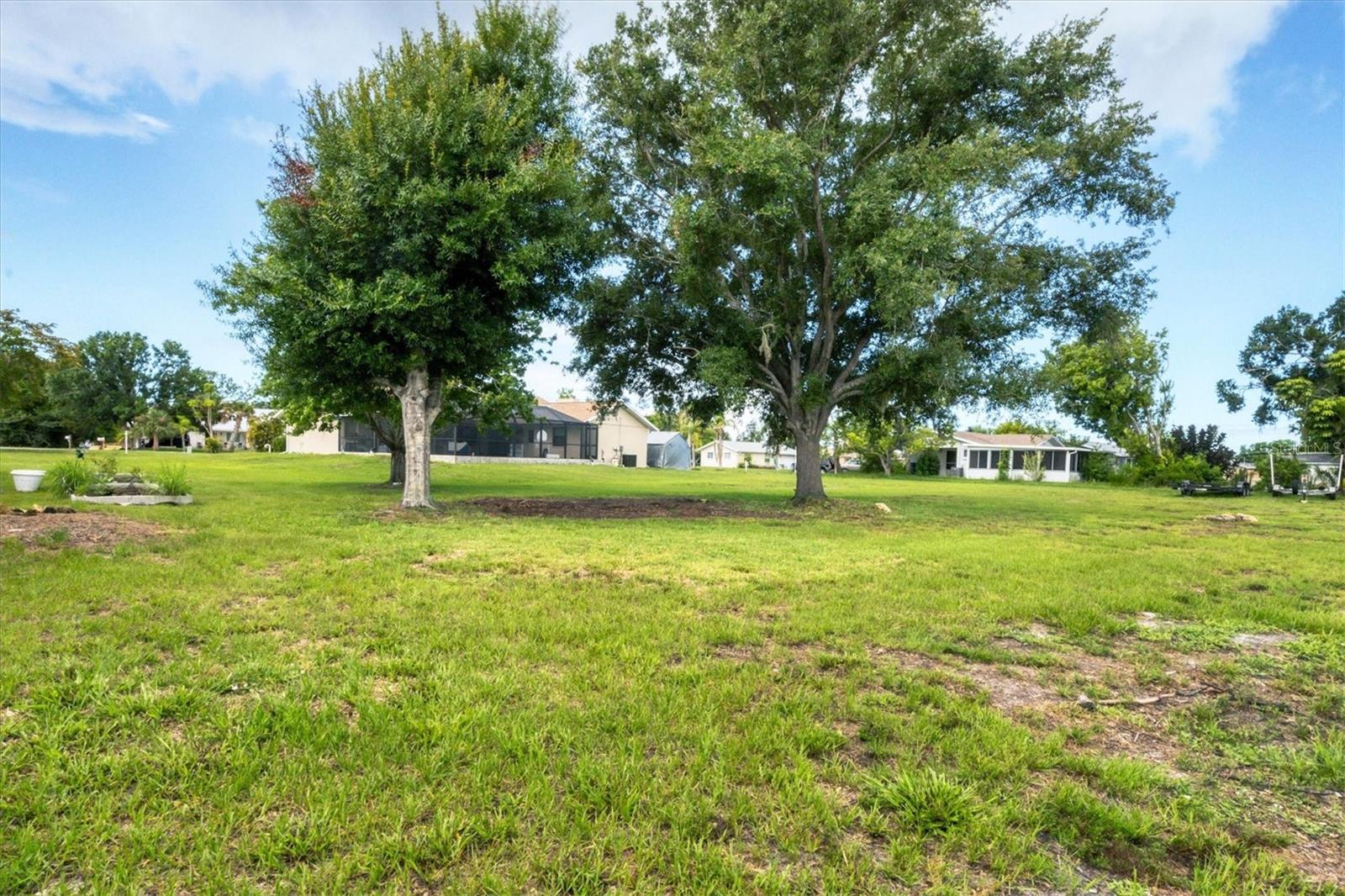 660 GILLESPIE ST — photo 36