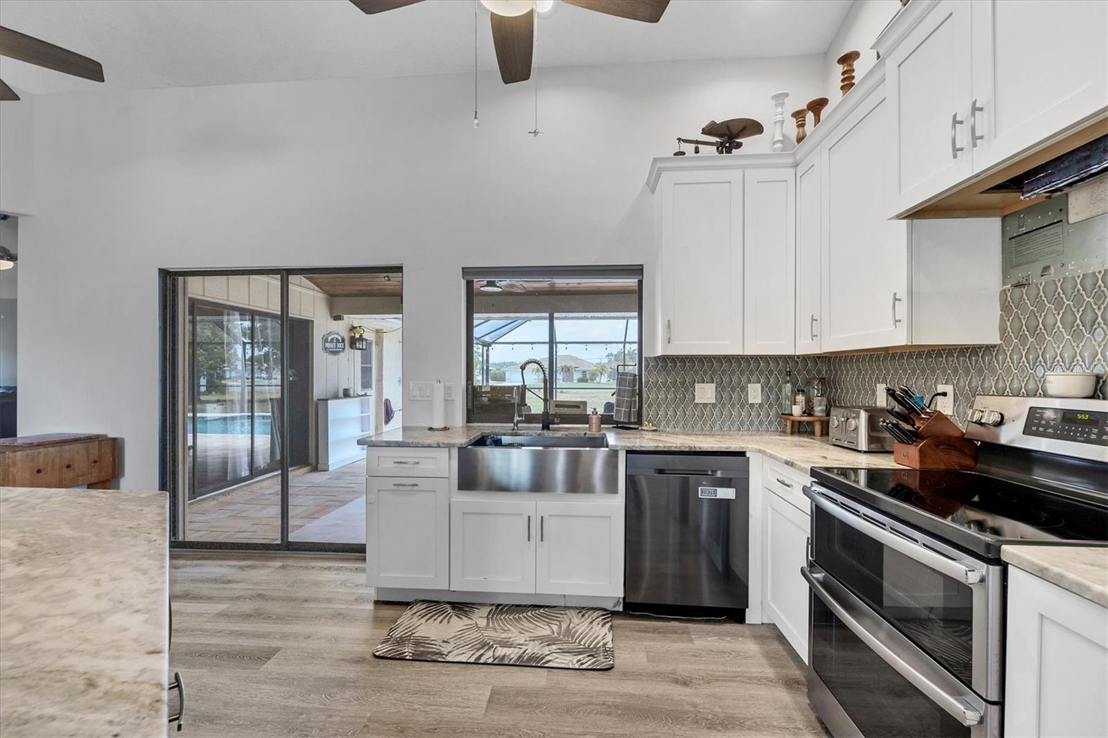 660 GILLESPIE ST — photo 13