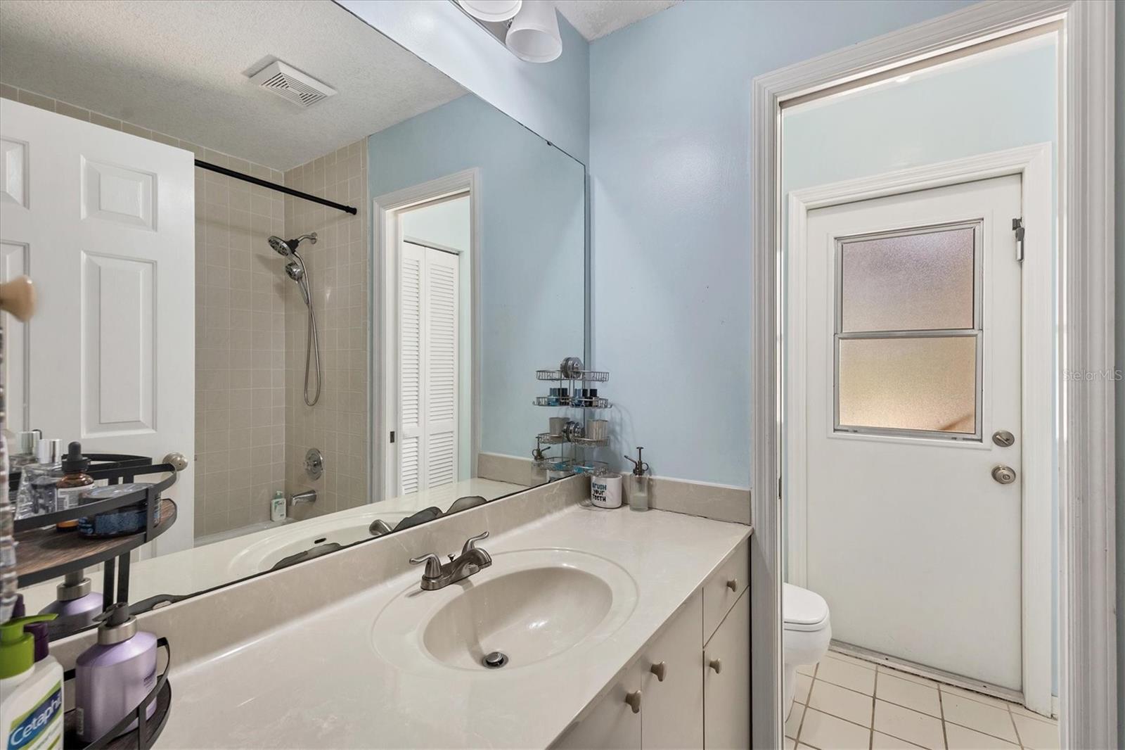 660 GILLESPIE ST — photo 22
