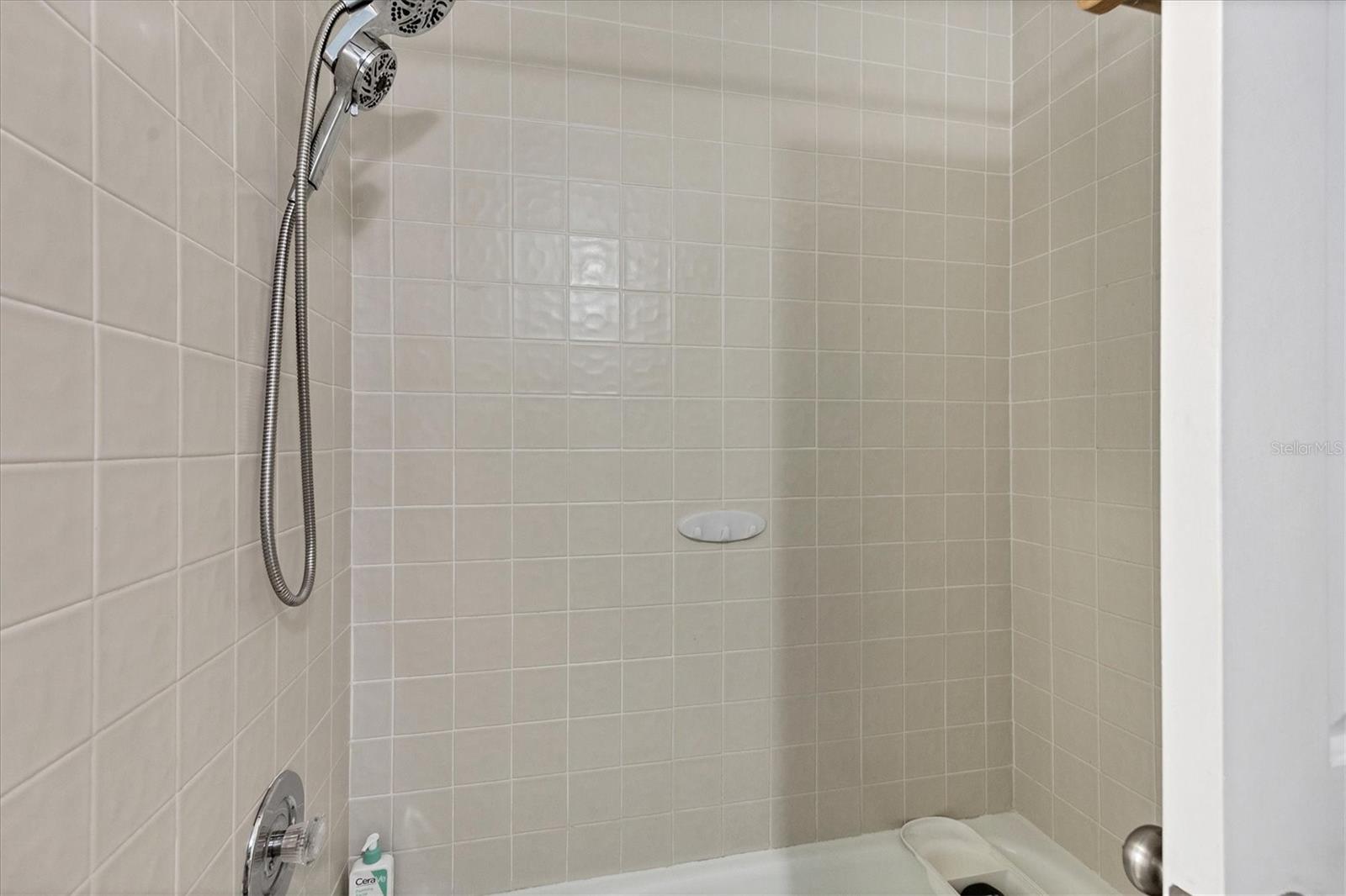 660 GILLESPIE ST — photo 23