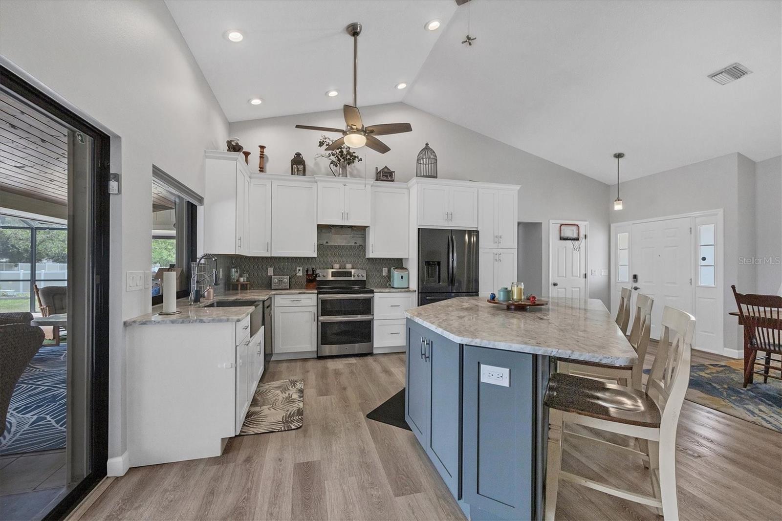 660 GILLESPIE ST — photo 11