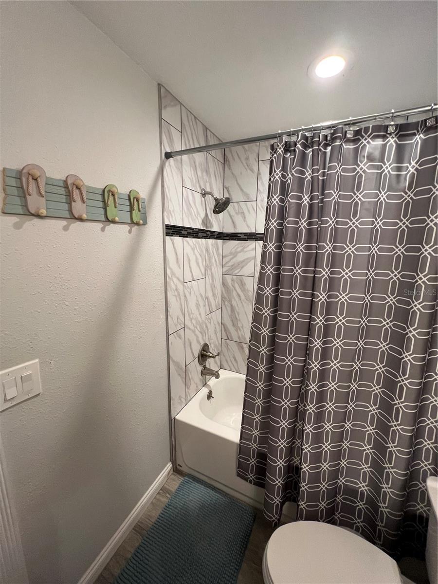 1404 N SATURN AVE — photo 19