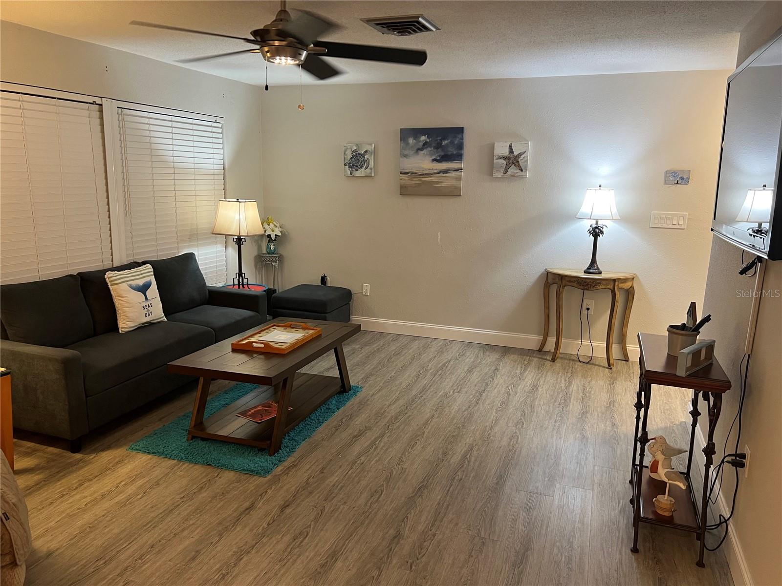 1404 N SATURN AVE — photo 10