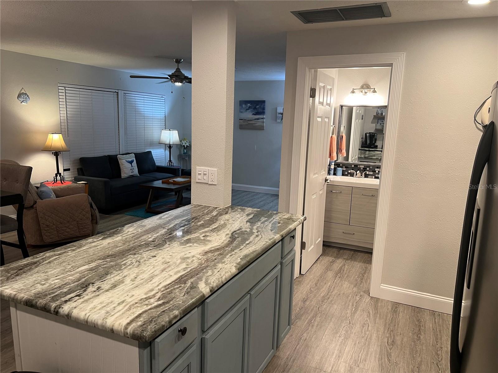 1404 N SATURN AVE — photo 11