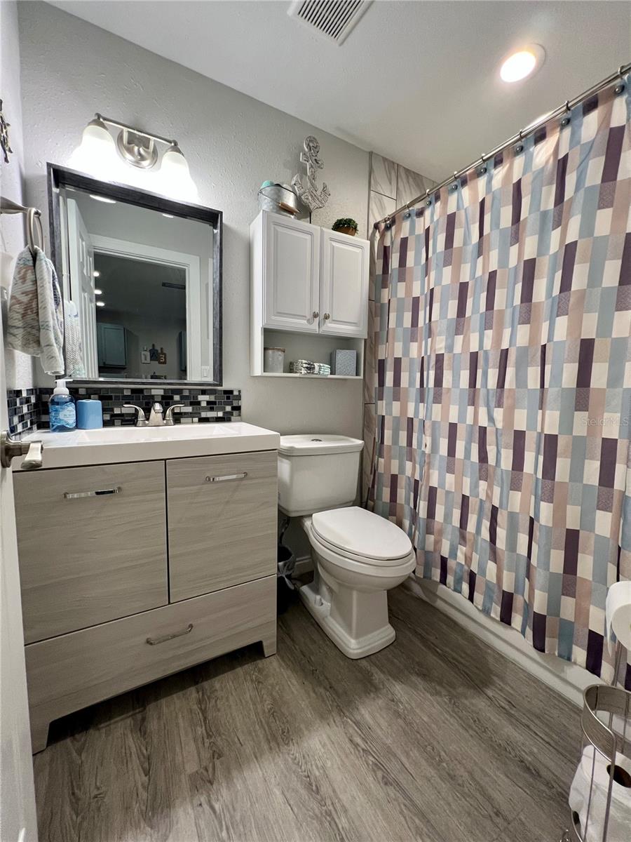 1404 N SATURN AVE — photo 12