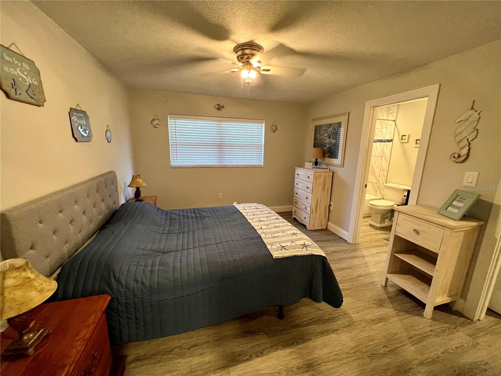 1404 N SATURN AVE — photo 15