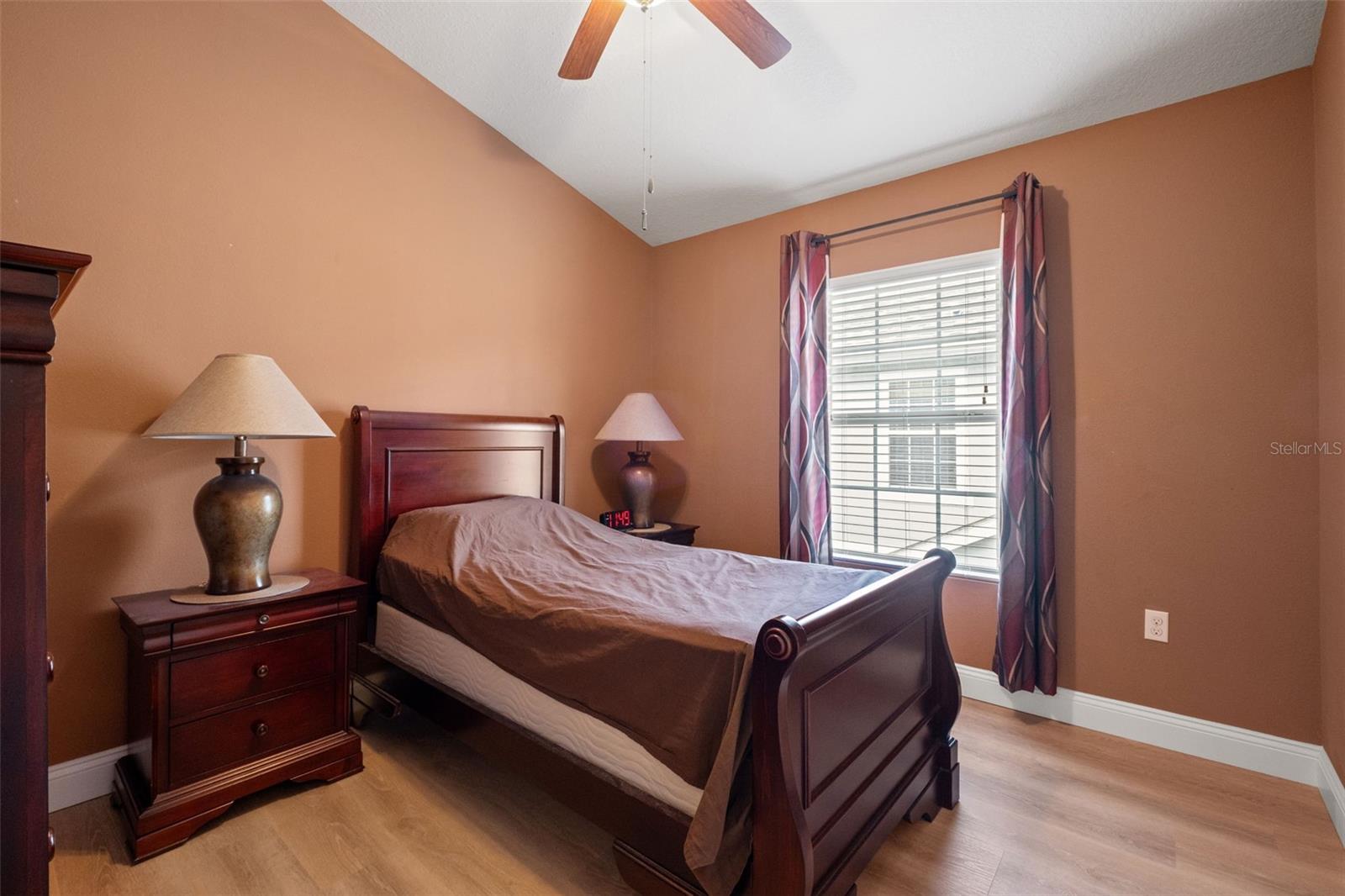 8423 BLUE ROCK DR — photo 34