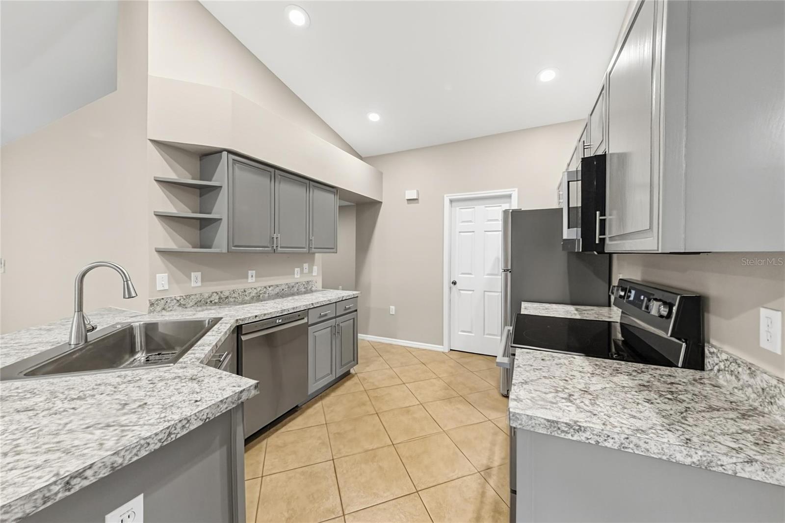 12807 RAYSBROOK DR — photo 6