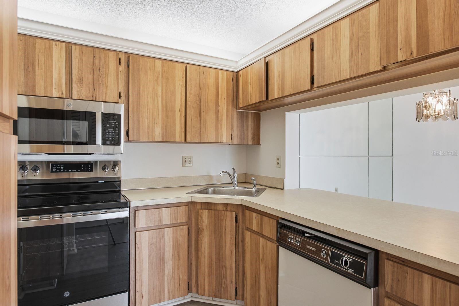 1871 PINE RIDGE WAY W #E1 — photo 20