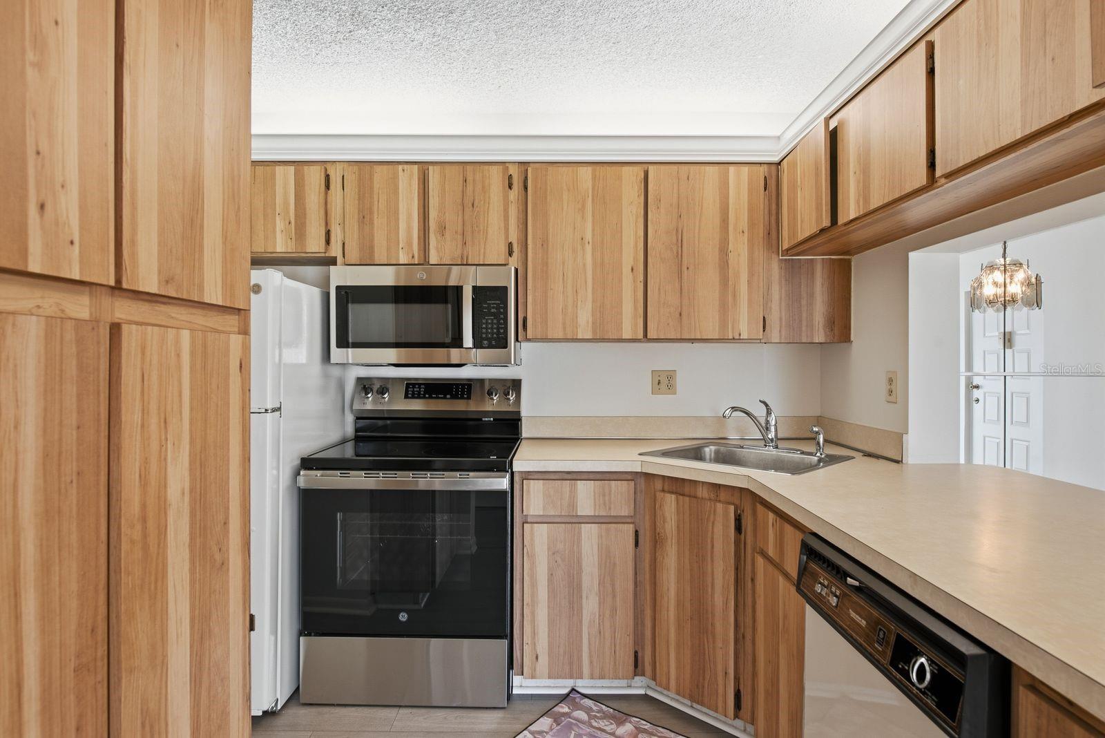 1871 PINE RIDGE WAY W #E1 — photo 19