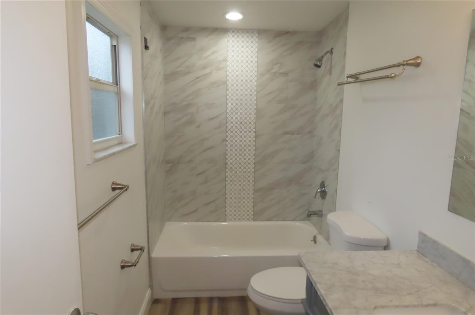 101 N GLENWOOD AVE — photo 19