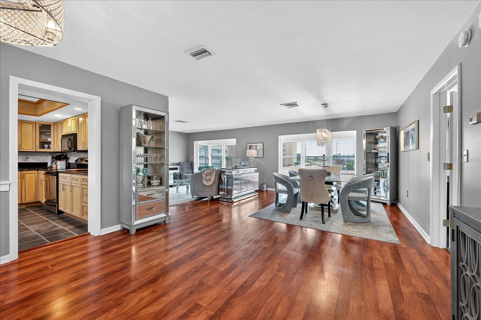 5020 BRITTANY DR S #322 — photo 4