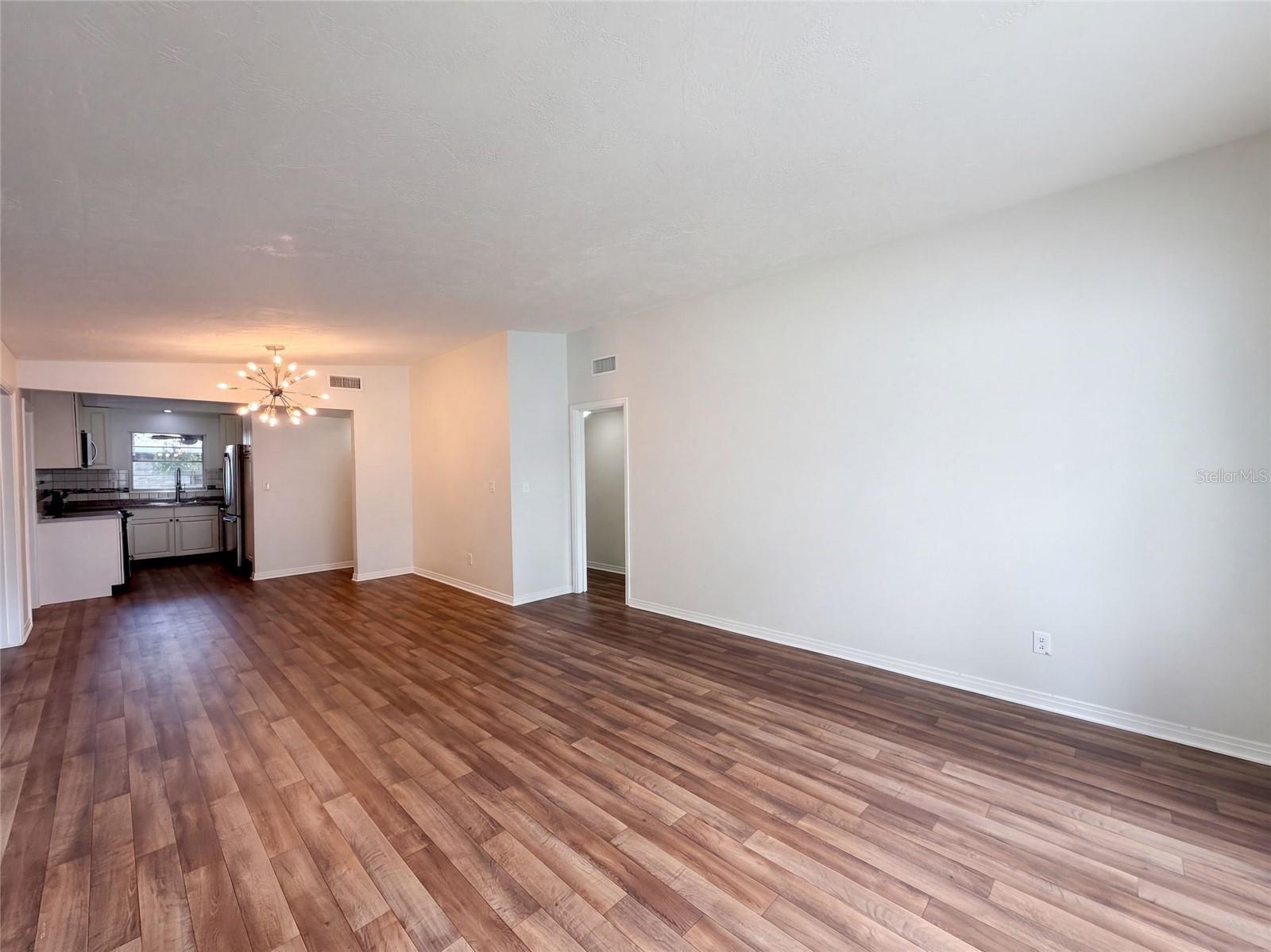 409 BERWICK AVE — photo 9
