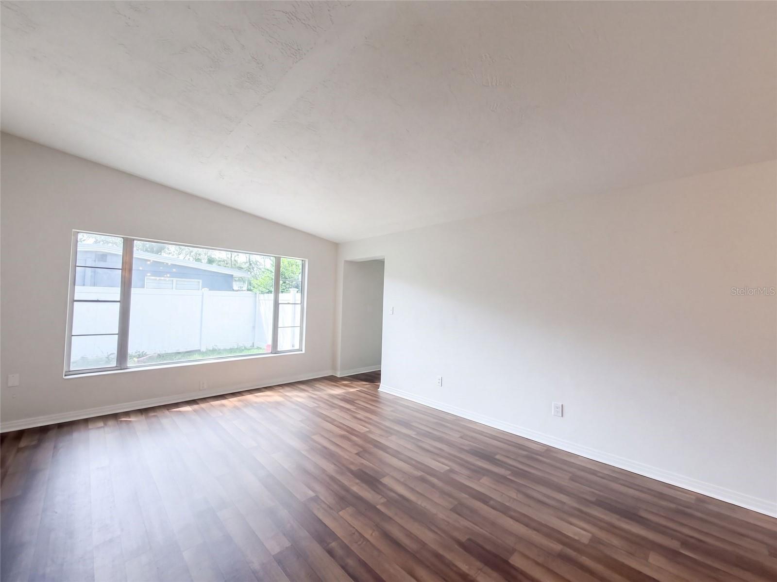 409 BERWICK AVE — photo 7