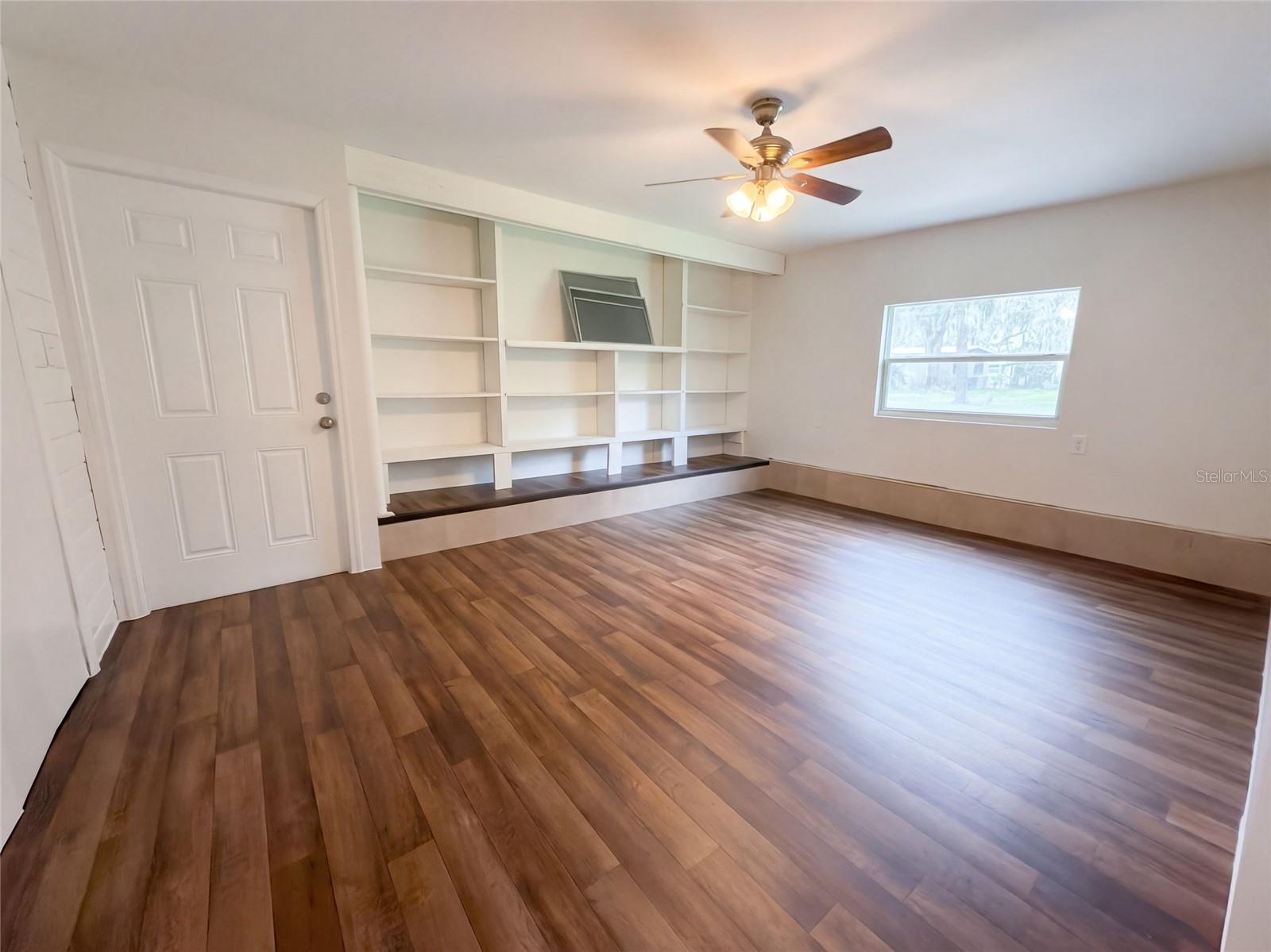 409 BERWICK AVE — photo 10
