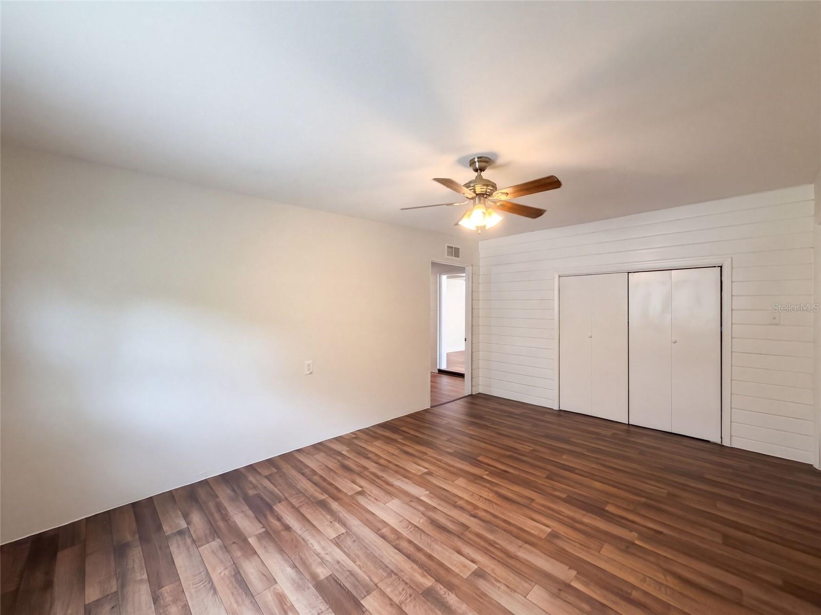 409 BERWICK AVE — photo 17