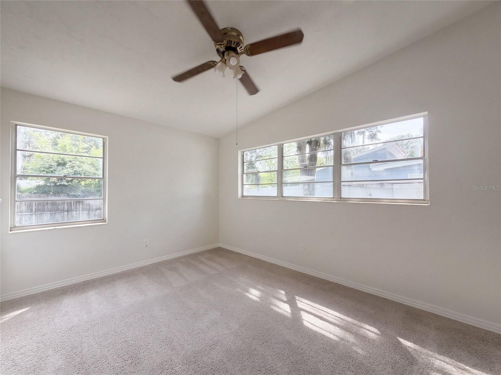 409 BERWICK AVE — photo 11