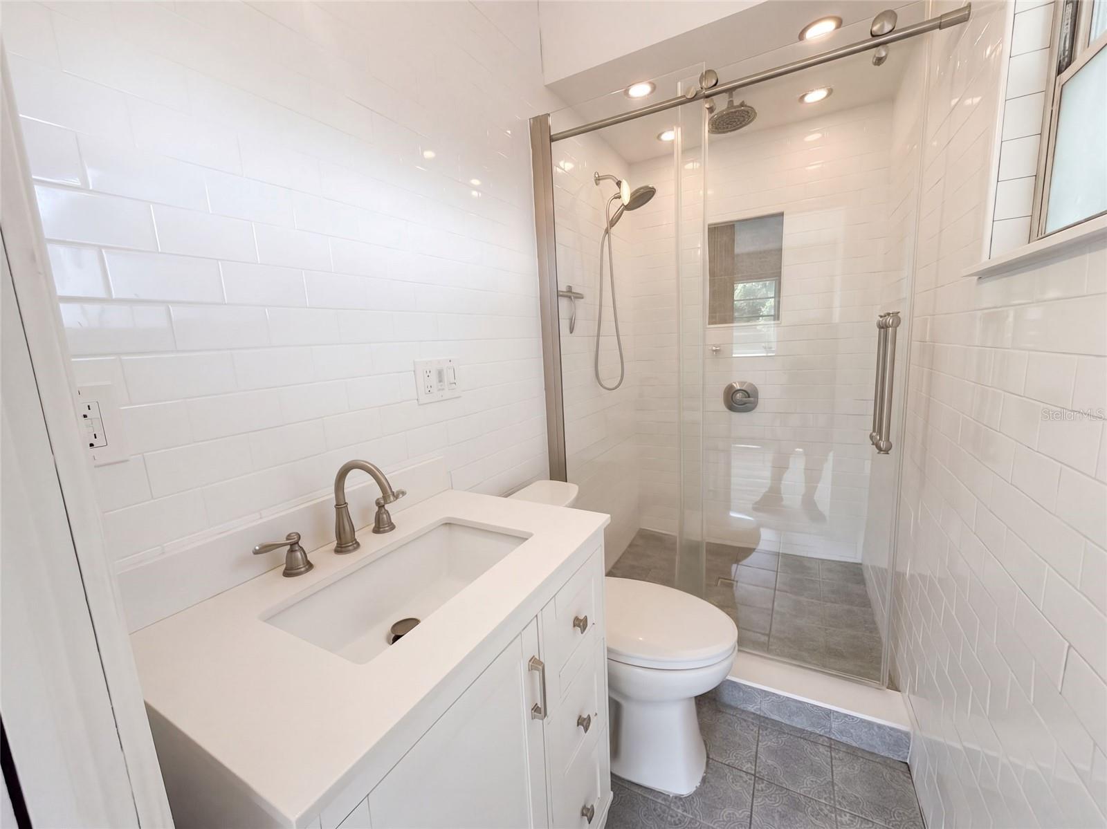 409 BERWICK AVE — photo 18