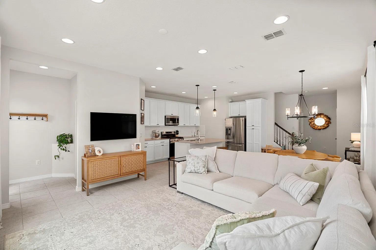 6320 GOLDCOAST AVE — photo 4