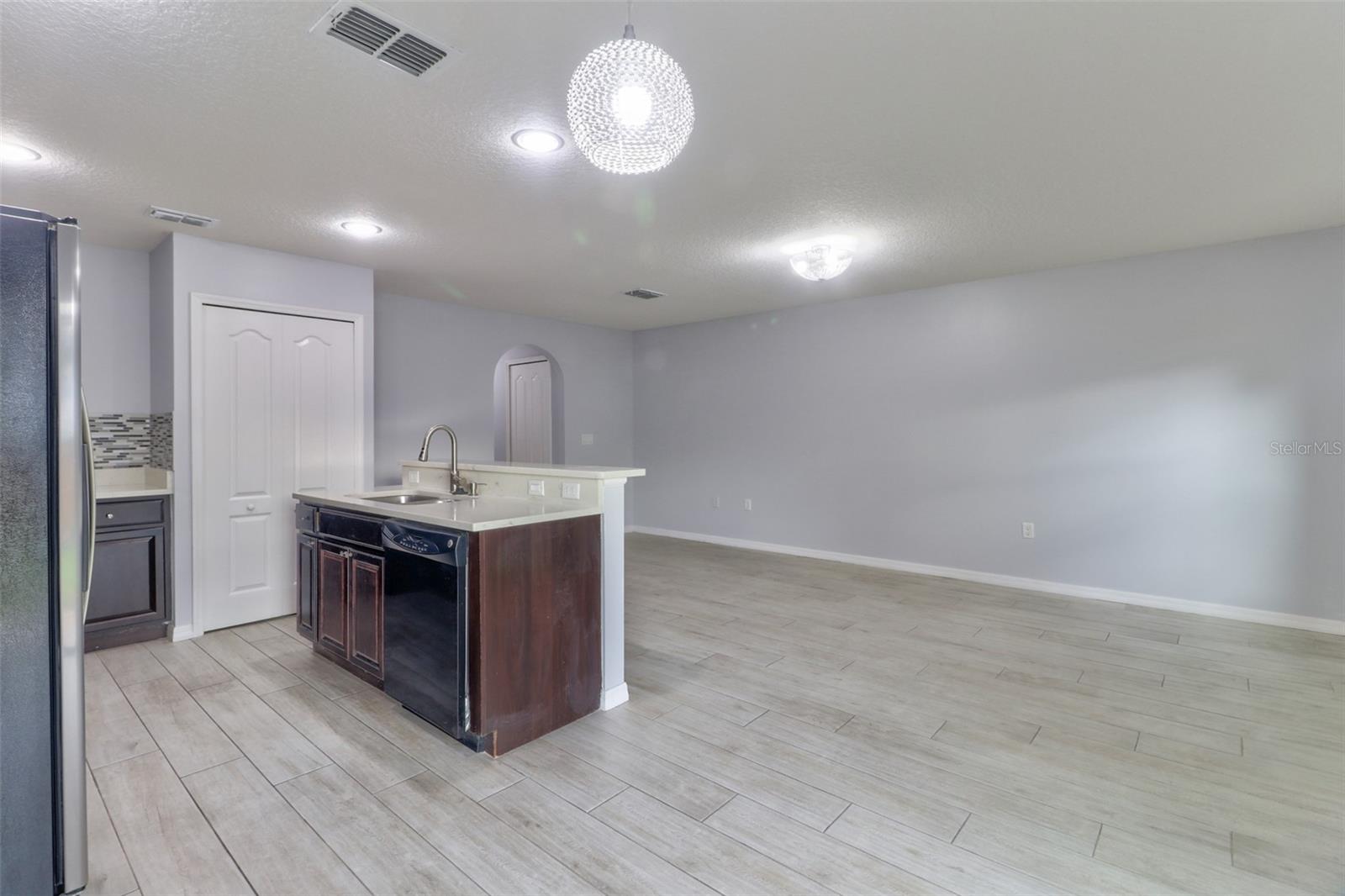 4441 ASHBURN SQUARE DR — photo 4