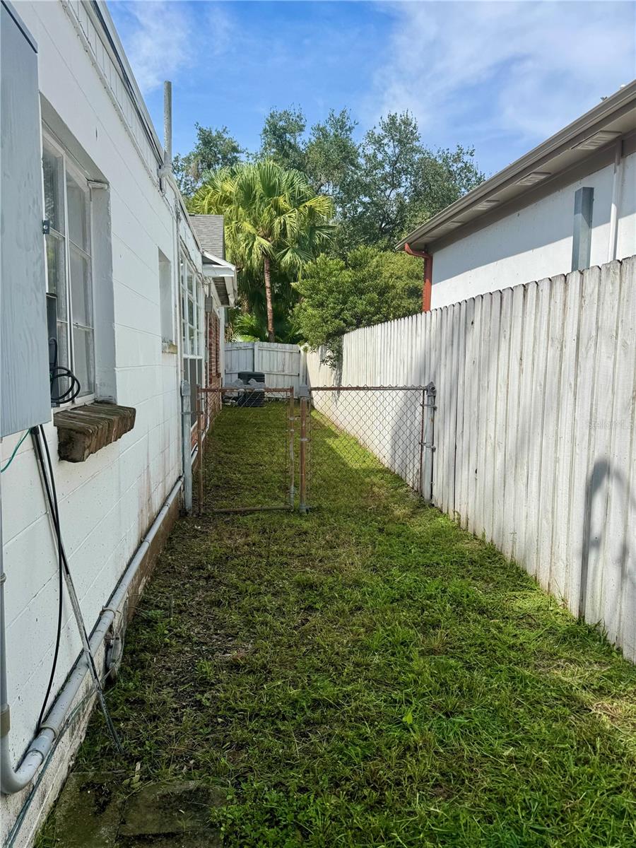 207 W DAVIS BLVD — photo 21