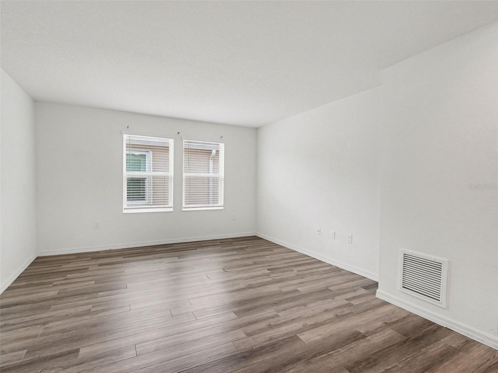 10439 LAGUNA PLAINS DR — photo 33
